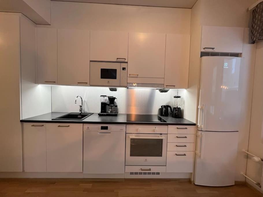 Suite - King Size Bed - Gym&Wifi - Indoor Parking Rovaniemi Exterior foto